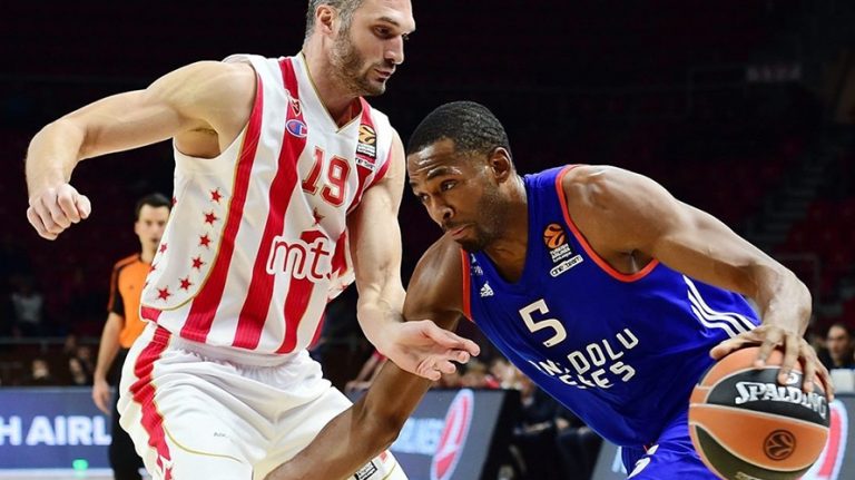 Derrick Brown İki Yıl Daha Anadolu Efes’te