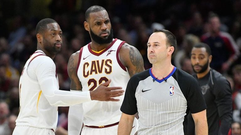 LeBron çıldırdı! Oyundan atıldı..