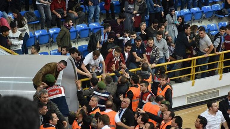 Trabzonspor’a 2 maç seyircisiz oynama cezası!