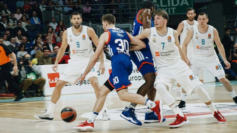 Anadolu Efes son sıraya demir attı
