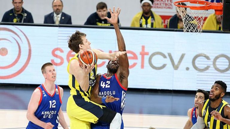 Efes Fenerbahçe’yi devirdi!