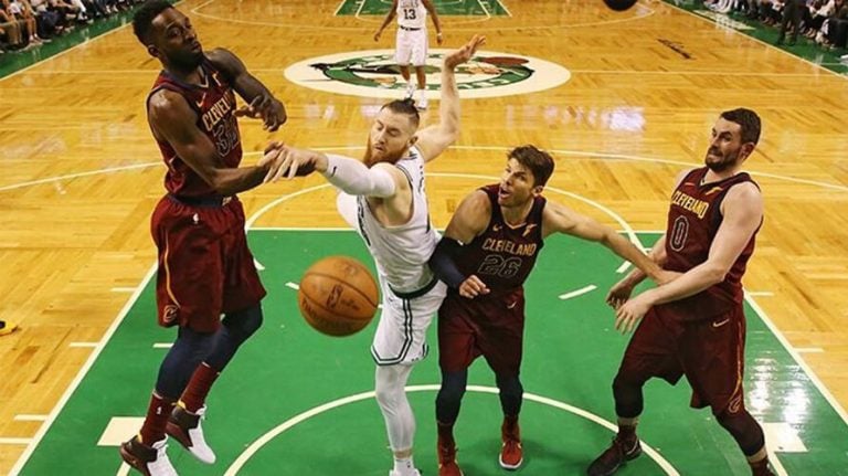 Celtics, Cavs’ı eze eze devirdi!