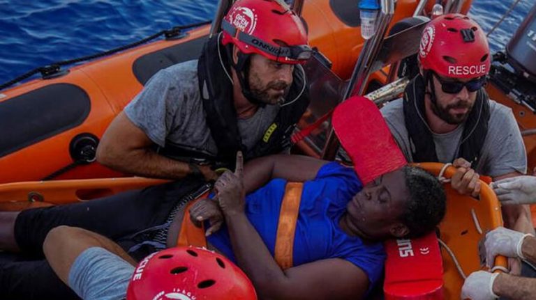 Ünlü NBA oyuncusu mülteci kurtarma operasyonuna katıldı