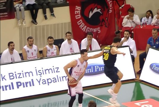 Fenerbahçe Bahçeşehir maçında skandal hakem hatası!