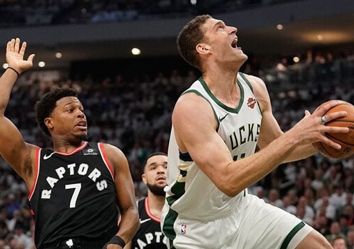 Milwaukee Doğu finaline galibiyetle başladı!