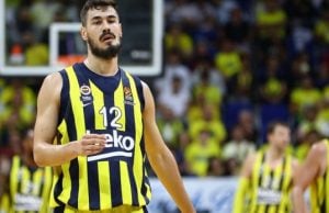 Fenerbahçe'ye bir şok daha! Yıldız oyuncu kadrodan çıkarıldı