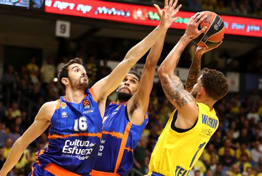 Wilbekin'li Maccabi FOX Valencia'yı devirdi