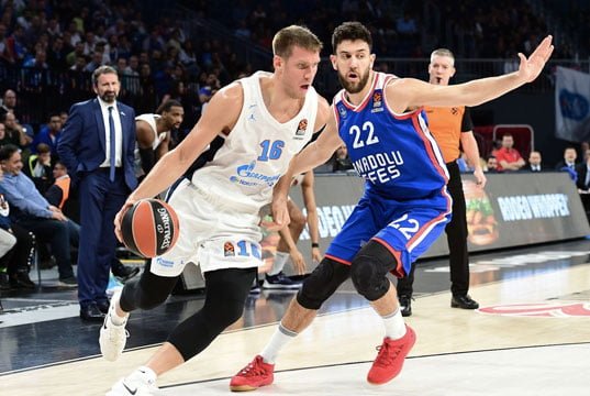 Anadolu Efes kabusun kıyısından döndü! Zenit'i mağlup etti