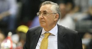 Aydın Örs Fenerbahçe basketbol takımı koçu olduğu dönemde çekilen bir fotoğraf