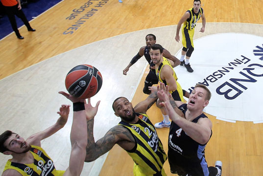 Fenerbahçe Beko Zenit Petersburg'a 84-81 mağlup oldu