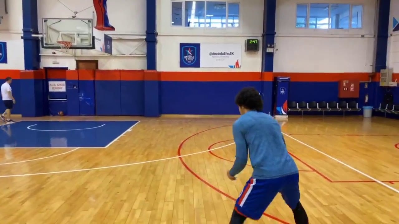 Larkin futbolculuğunu konuşturdu! İşte o anlar