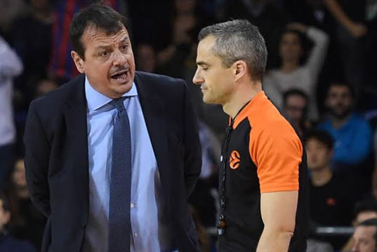 Ergin ataman hakemler ile tartışma yaşadı oyundan atıldı