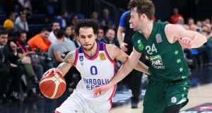 Lider Anadolu Efes evinde yine kazandı!