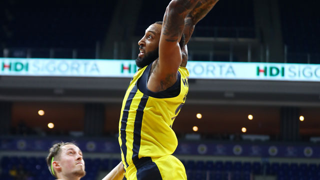 Derrick Williams'ın yıldızlaştığı maçta Fenerbahçe farklı kazandı (ÖZET)