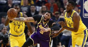 Lakers, LeBron'un olmadığı gecede Warriors'u ezdi geçti!