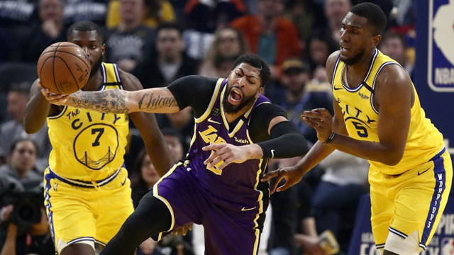 Lakers, LeBron'un olmadığı gecede Warriors'u ezdi geçti!