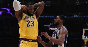 Lakers Furkan'lı 76ers'i 120-107'lik skorla geçti