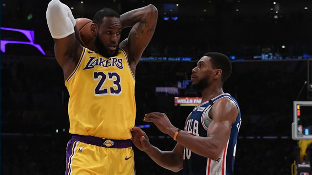 Lakers Furkan'lı 76ers'i 120-107'lik skorla geçti