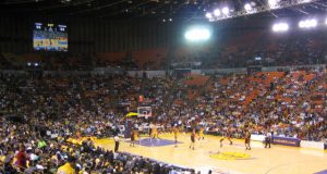 Clippers, Lakers'ın eski salonu Forum'u 400 milyon dolara satın aldı