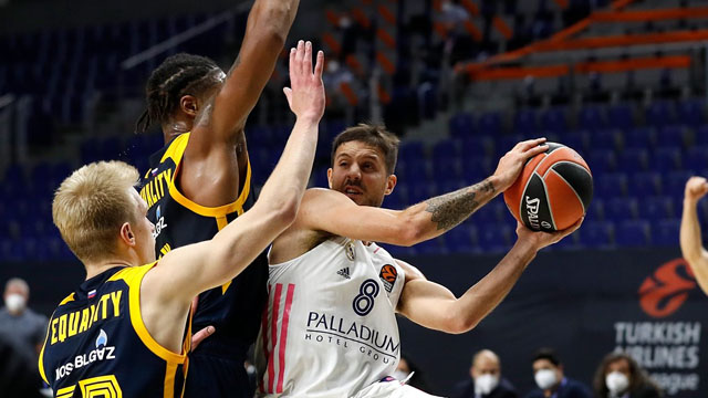 Khimki Moskova sahaya eksik çıktı, Real Madrid hiç zorlanmadı